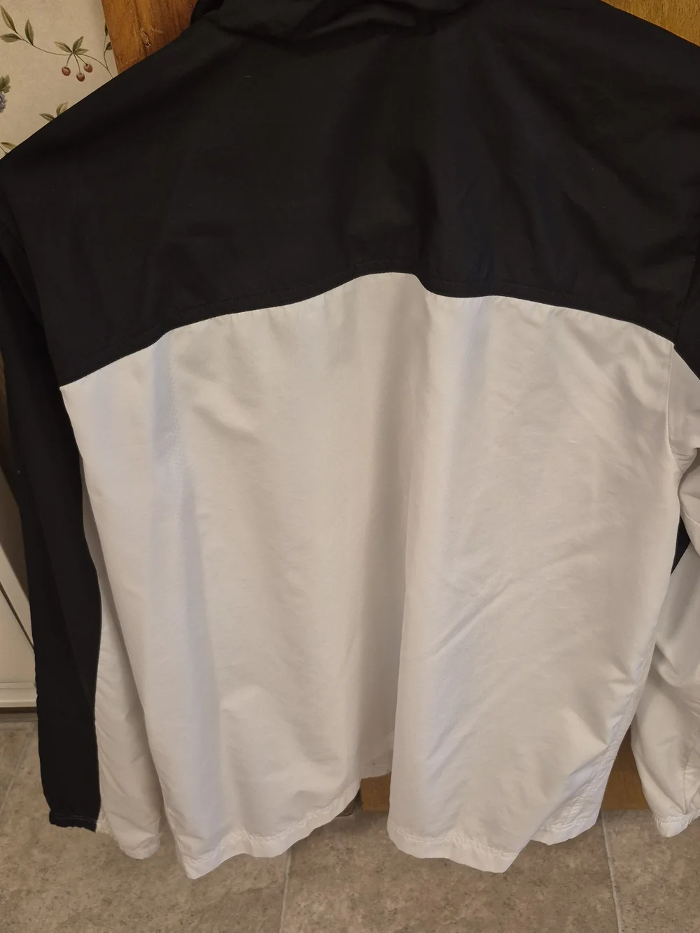 **JACKET IS MEDIUM. PANTS ARE LARGE**Adidas Black and White Two-Piece Tracksuit. - Picture 5 of 9
